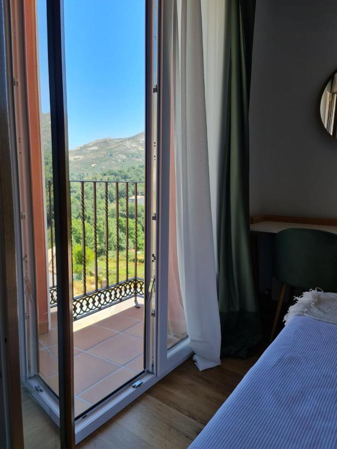 Hotel Camino De Las Estrellas Serranillos Eksteriør billede