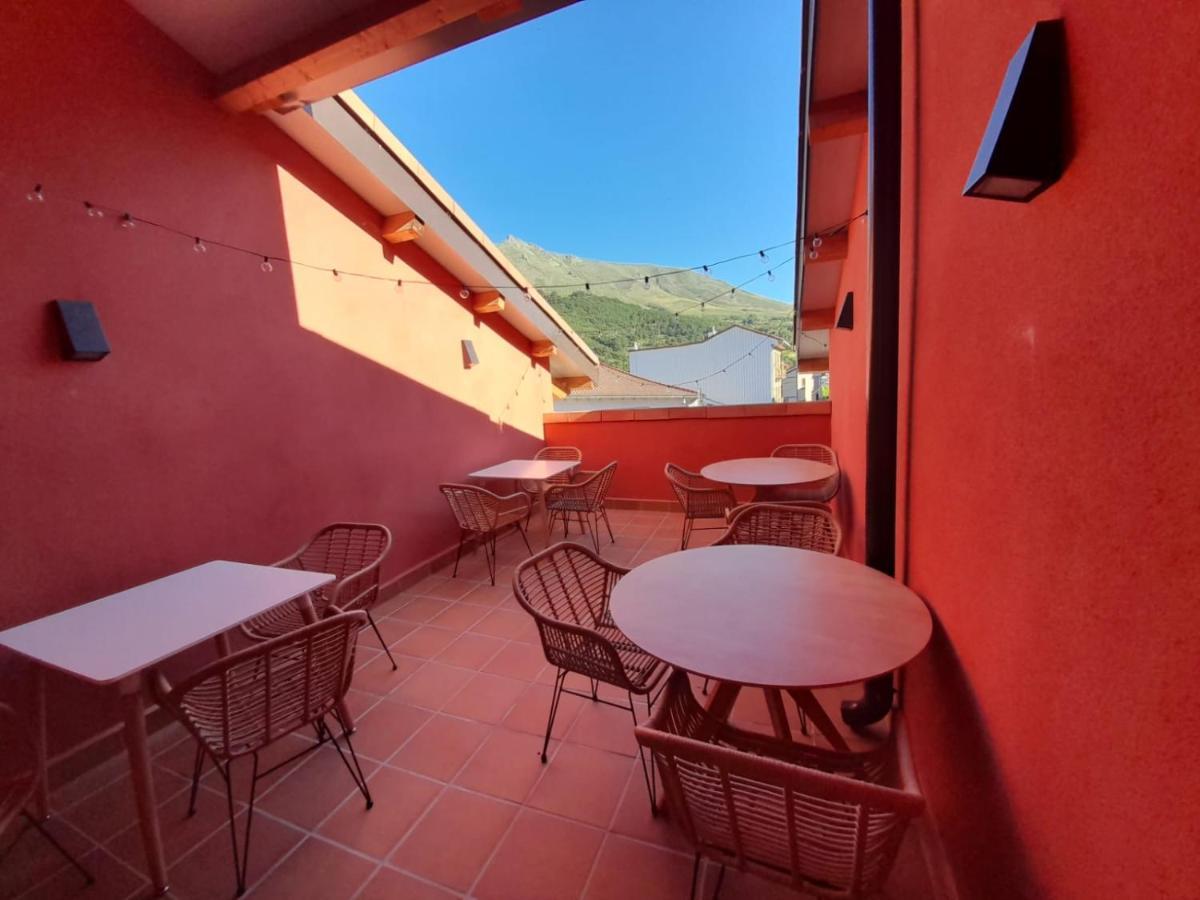 Hotel Camino De Las Estrellas Serranillos Eksteriør billede