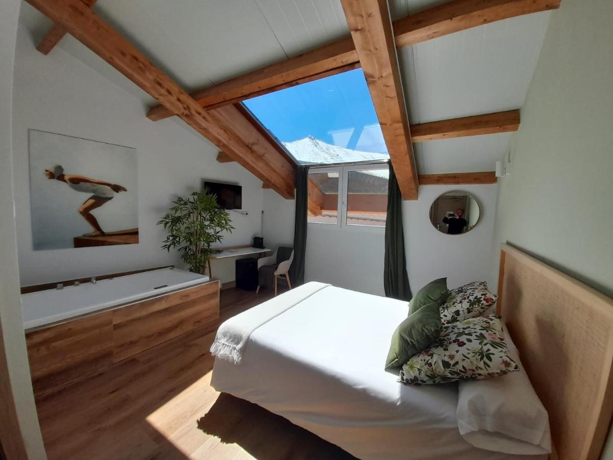 Hotel Camino De Las Estrellas Serranillos Eksteriør billede