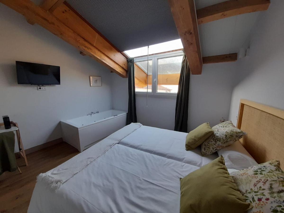 Hotel Camino De Las Estrellas Serranillos Eksteriør billede